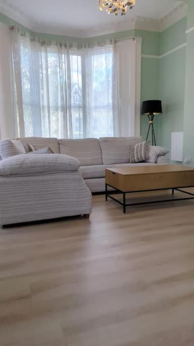 Entire Home In York City エクステリア 写真